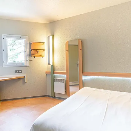 Fasthotel Rouen Sud 克里昂